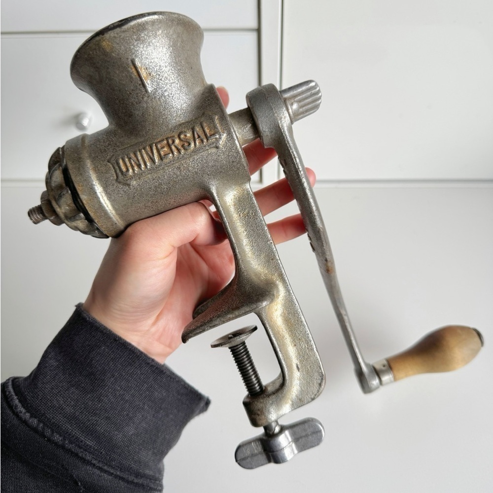 Vintage Universal #1 Manual Hand Crank Meat Grinder Made In USA Cast Iron